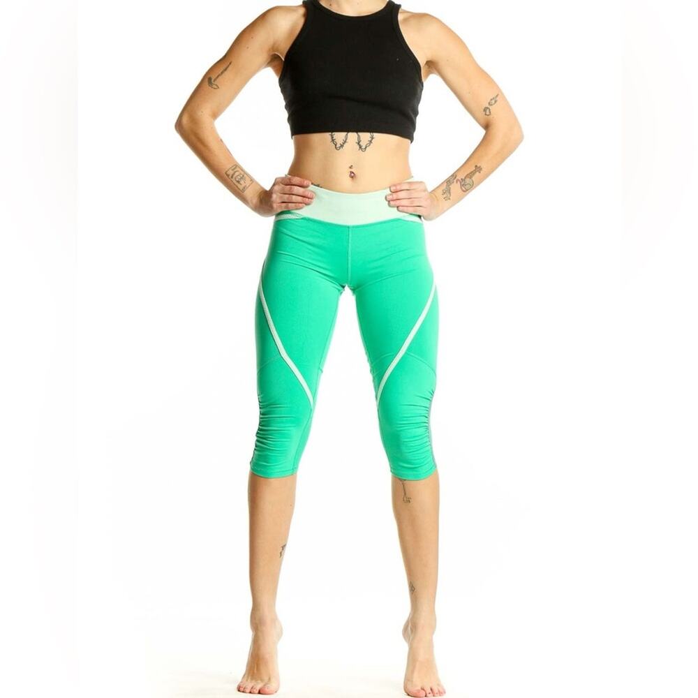 LULULEMON Green Athletic cropped  Capri Leggings Size 2